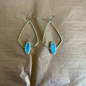 Kendra Scott Arianna gold drop earrings with blue stone